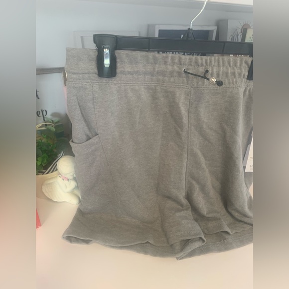 5 for $25- NWT - originally $32- LEG3ND Gray Shorts Size Medium - Picture 8 of 16